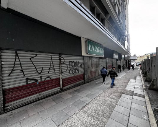 Mais de um terço de negócios afetados pela cheia não reabriram