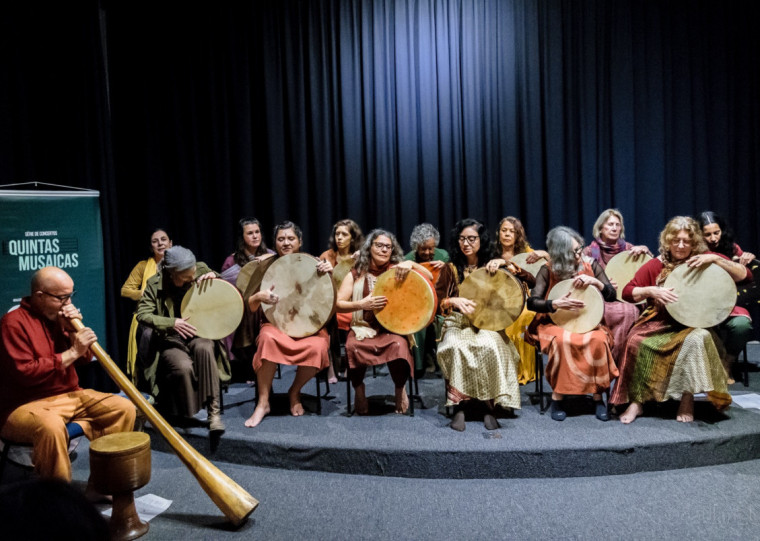 Pioneiro no Brasil, grupo é formado por 13 mulheres e produz uma passagem da música do passado ao contemporâneo