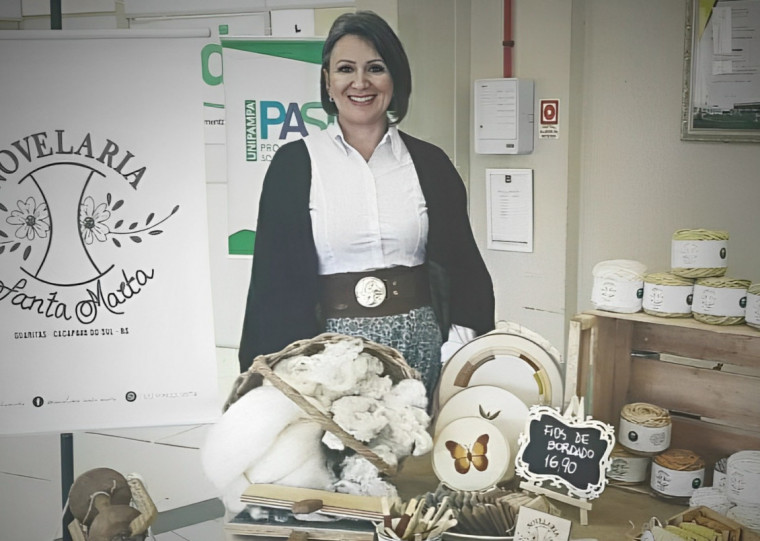 A proprietária Marta Teixeira Silveira é responsável por todas as etapas da produção dos novelos