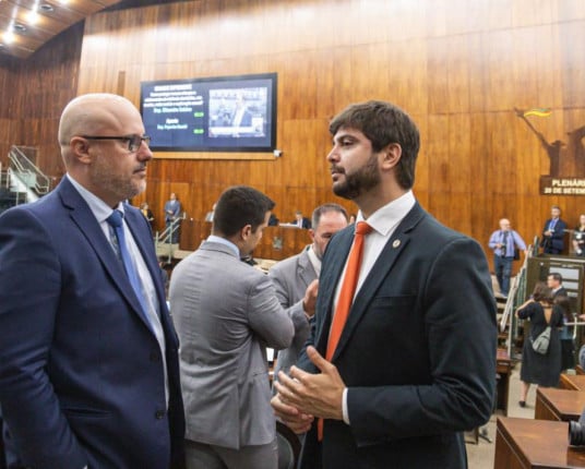 Deputados pedem mais tempo para examinar pacote do Executivo de reforma administrativa