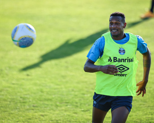 Grêmio enfrenta o Vitória em Caxias do Sul na briga para não repetir 2021