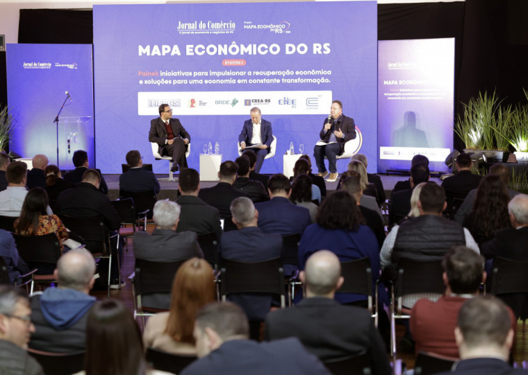 Presidente da Atitus Educação, Eduardo Capellari destacou desafio demográfico durante fala em painel do Mapa Econômico do RS realizado em Erechim
