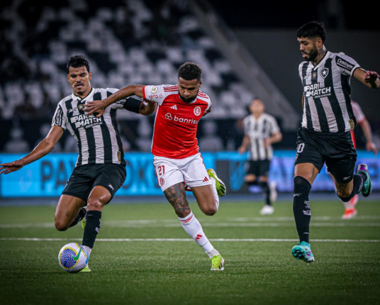 Inter perde para o Botafogo na estreia de Roger Machado