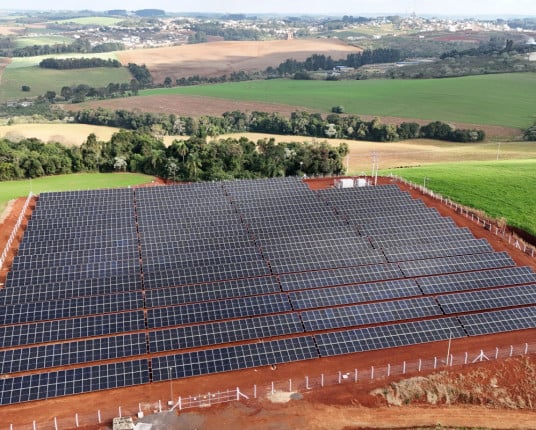 Creral inaugura usina solar em Trindade do Sul