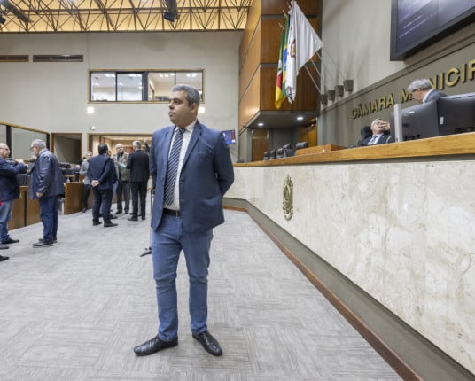 Filho de Melo aposta em jurisprudência contra possível inelegibilidade