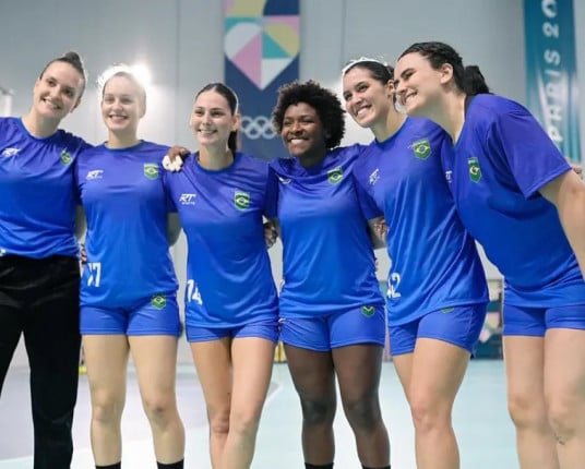 Seleção feminina de handebol inicia luta pela medalha contra a Espanha