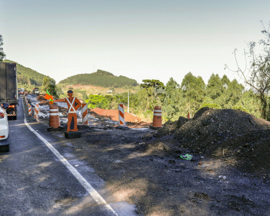 Trecho da BR-386 em Pouso Novo está em uma pista; CCR começa nova etapa de obras