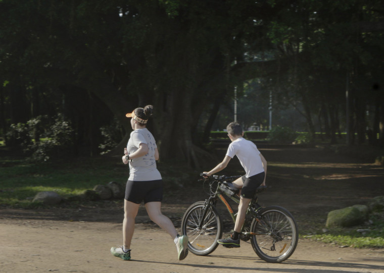 Quarta-feira em Porto Alegre foi quente com temperaturas próximas aos 30°C 