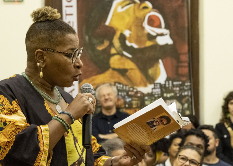 Sarau ocorre nesta terça-feira (30) com entrada franca e celebra a presença de mulheres negras na literatura