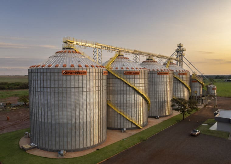 Desempenho trimestral foi atribuído a um cenário de crédito mais restritivo, seletivo e caro no agronegócio