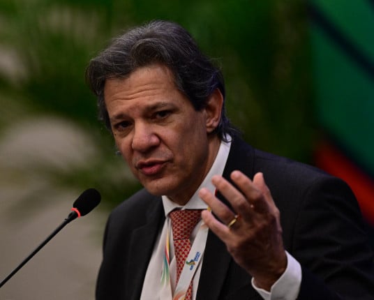 Haddad anuncia que orçamento terá bloqueio de R$ 5 bilhões
