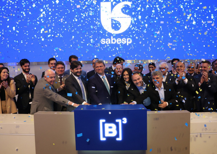  Cerimônia de privatização ocorreu na Bolsa de Valores de São Paulo 