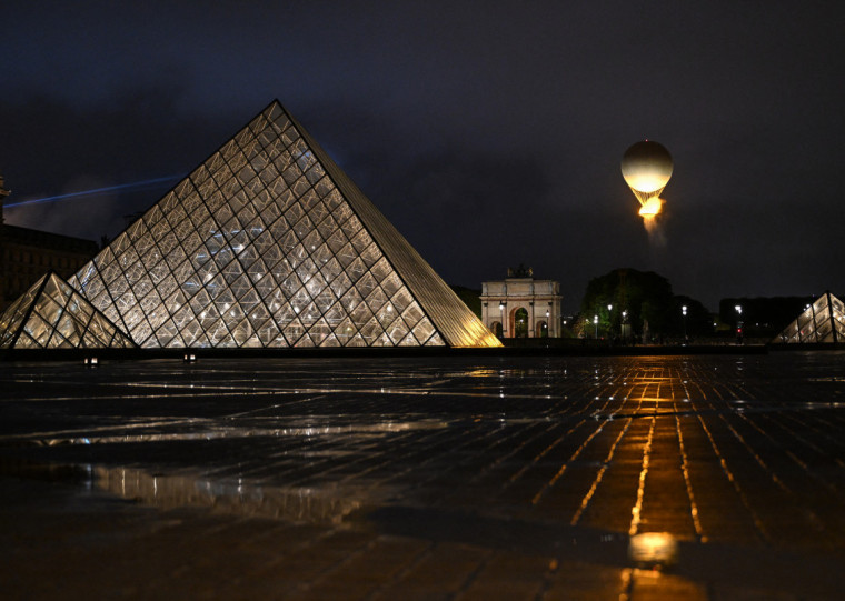 Louvre recebe cerca de 9 milhões de visitantes por ano