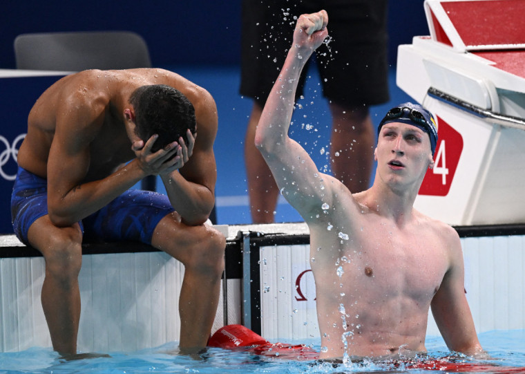 Nadador brasileiro lamenta ausência no pódio, enquanto alemão comemora o ouro nos 400m livres