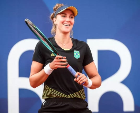 Bia Haddad estreia com vitória em Paris e avança na chave