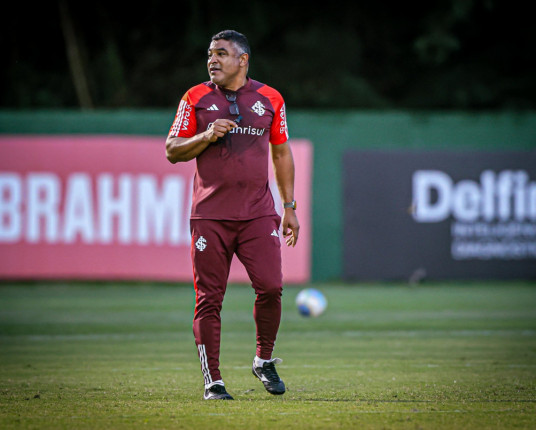 Roger Machado terá primeira semana completa para trabalhar no Inter