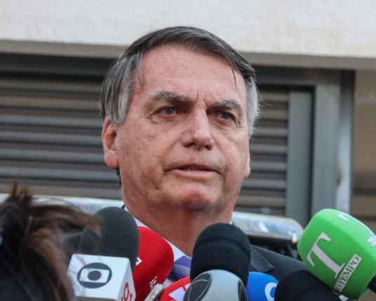 Advogado de Bolsonaro quer mais prazo para responder denúncia