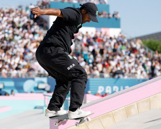 Kelvin Hoefler fica em 6º lugar no skate e Brasil fecha 3º dia sem medalha