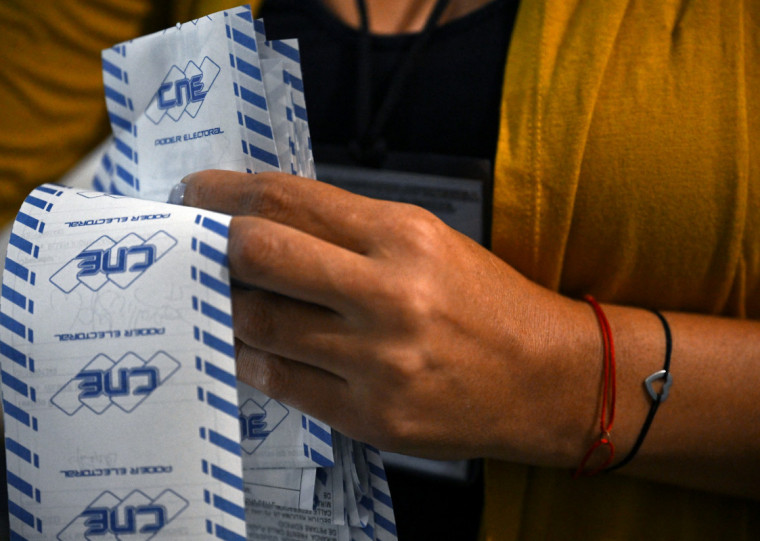 Em comunicado, o Carter fez um apelo ao CNE para que publique imediatamente os resultados das eleições