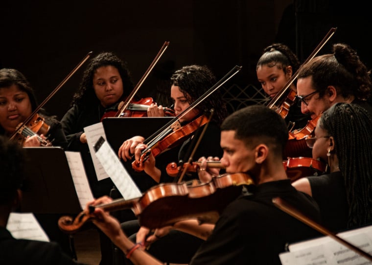 Alunos do 3º ao 6º ano do Ensino Fundamental podem participar de encontros que unem apresentação e aula para mostrar detalhes sobre os instrumentos e o funcionamento de uma orquestra
