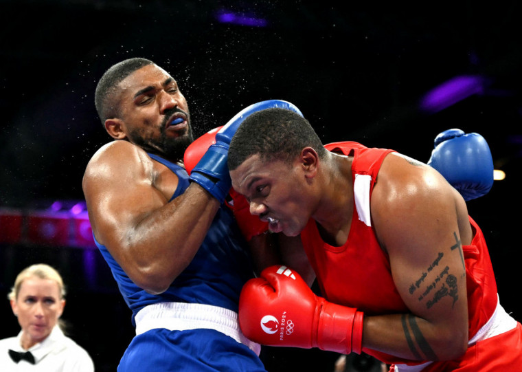 Quatro juízes deram vitória por 10 a 9 para o equatoriano