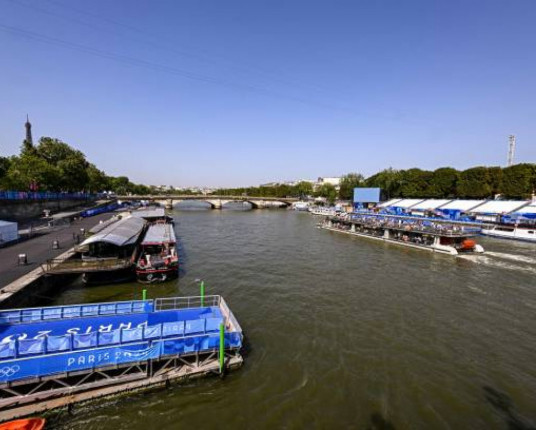 Triatlo masculino é adiado no Rio Sena devido à poluição