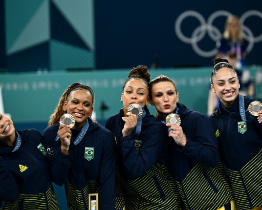 Brasil faz apresentação histórica na Ginástica artística e leva o bronze por equipes