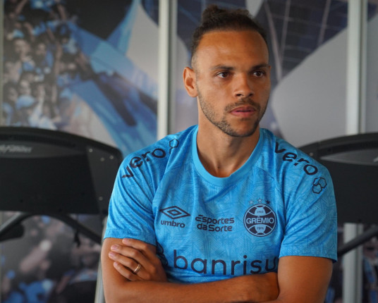Atacante dinamarquês Braithwaite é oficialmente anunciado pelo Grêmio