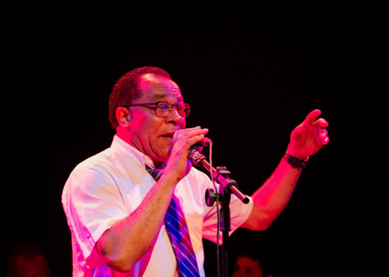 Cantor se apresenta em pizzaria tradicional da cidade juntamente com Paulinho Parada neste domingo (4)