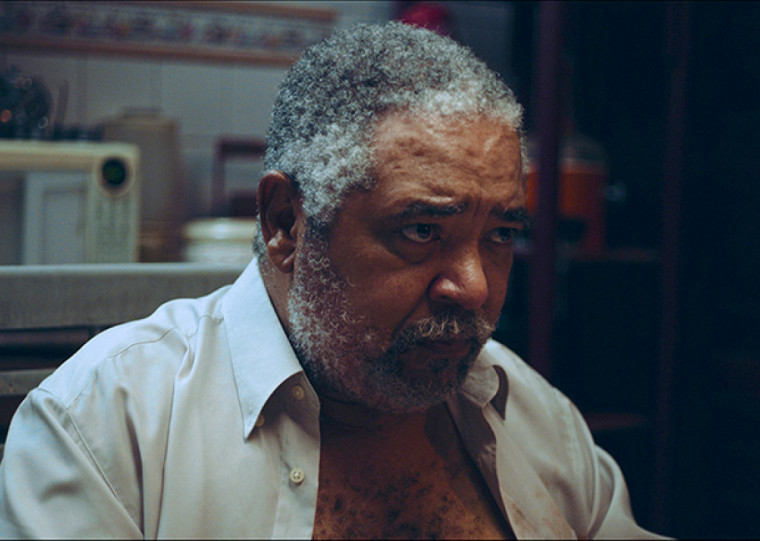 Com direção de Guto Parente, Estranho Caminho chega aos cinemas