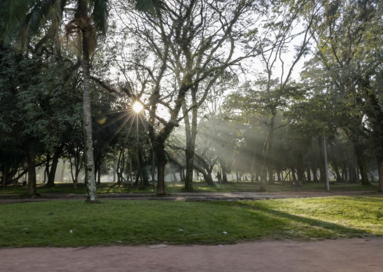 Porto Alegre e a Região Metropolitana estão na área de predomínio do ar seco, com sol e nuvens durante a segunda-feira