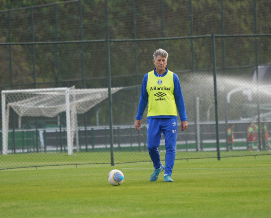 Grêmio pode preservar titulares diante do Athletico-PR pensando nas copas