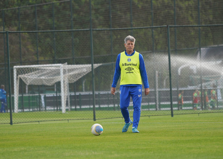 Portaluppi costuma escalar reservas em gramados sintéticos