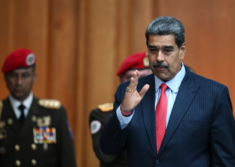 Ditador justificou a mudan&ccedil;a como homenagem e um agradecimento ao povo venezuelano
