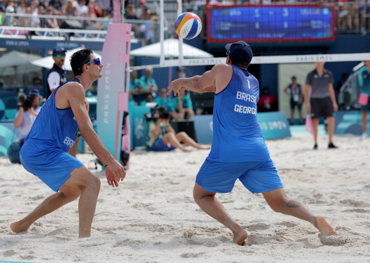 As parciais da partida foram 21/17, 14/21 e 15/8 para os EUA