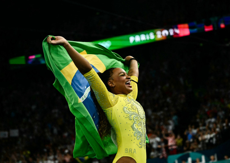 Rebeca foi quase perfeita na final do individual geral em Paris