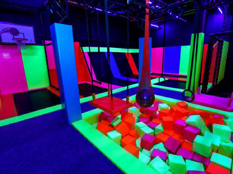 Espaço kids fica ao fundo do estabelecimento e conta com opções diferentes de brinquedos para os pequenos  Foto: TERRA DO CHURRASCO / DIVULGAÇÃO / JC