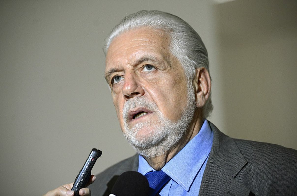Jaques Wagner resiste a se afastar da liderança do governo, mas Lula deve recomendar saída