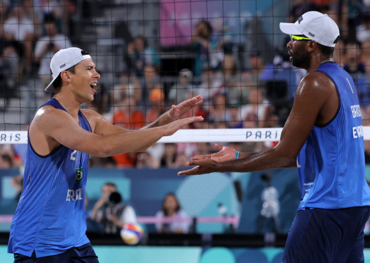 Brasileiros venceram por 2 sets a 0, parciais de 21/18 e 21/16