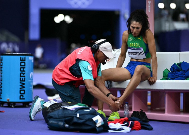 Brasileira precisa se recuperar até domingo, às 14h55, para disputar a final