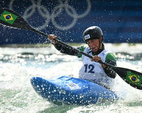 Ana Sátila perde vaga para a final e acaba em oitavo no caiaque cross