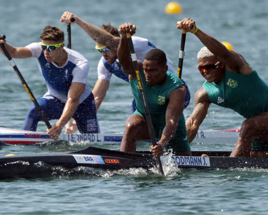 Após vacilo, Isaquias e Jacky avançam à semifinal do C2 500m na Olimpíada de Paris