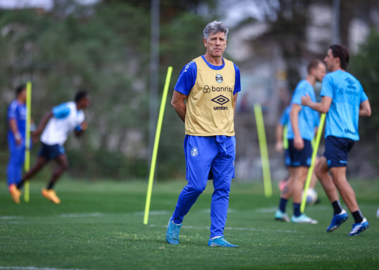 Portaluppi pode abrir mão do esquema com três zagueiros diante do Timão