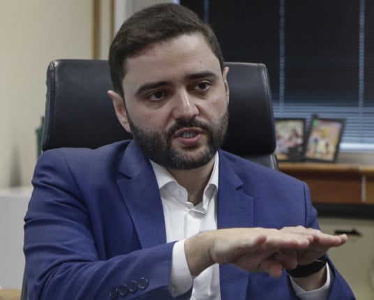 Vice Gabriel Souza estará no comando do Piratini até o final de novembro