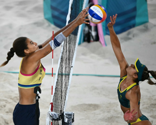 Ana Patrícia e Duda vencem australianas e vão disputar o ouro do vôlei de praia em Paris
