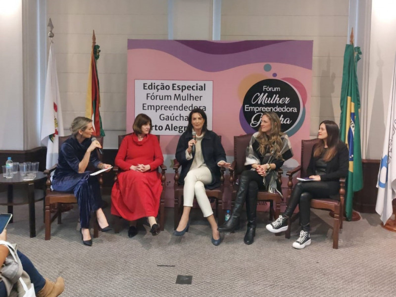 Ronize Damassini, Andrea Pal, Natalia Englert e Marina Lugoch no painel sobre empreendedorismo internacional Foto: LIZE JUNG/DIVULGA&Ccedil;&Atilde;O/JC