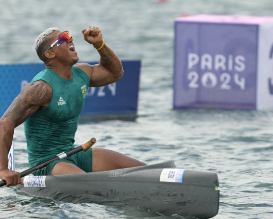 Isaquias Queiroz conquista medalha de prata na canoagem em Paris