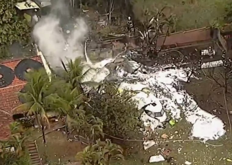 Avião com 62 pessoas cai em Vinhedo, no interior de São Paulo