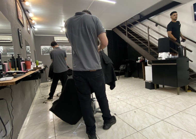 O estabelecimento funciona no bairro Vila Nova com uma produção quase industrial