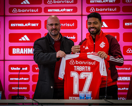 Novo jogador do Internacional, Bruno Tabata é apresentado nesta segunda